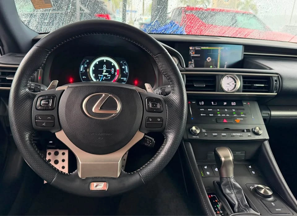 2015 Lexus RC - Image 15 of 20