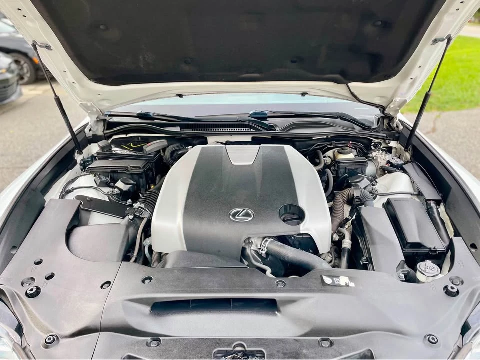 2015 Lexus RC - Image 9 of 20