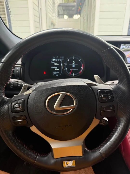 2015 Lexus RC - Image 8 of 12
