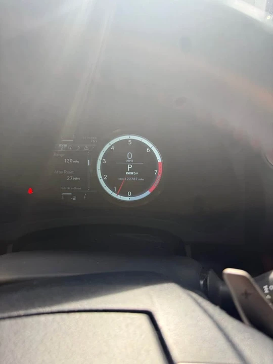 2015 Lexus RC - Image 11 of 12