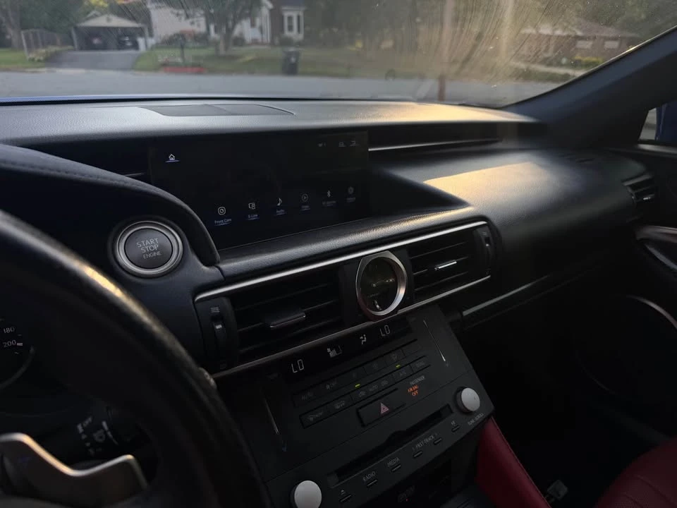 2015 Lexus RC F - Image 17 of 18