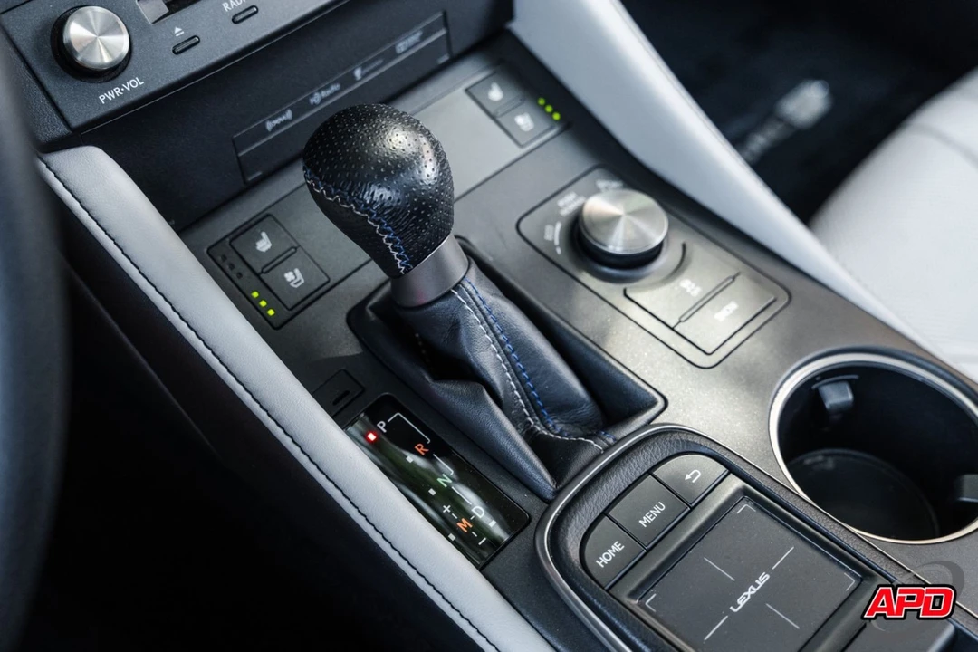 2015 Lexus RC F - Image 12 of 12