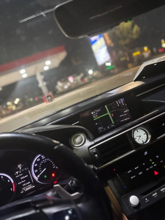 2015 Lexus RC - Image 4 of 8