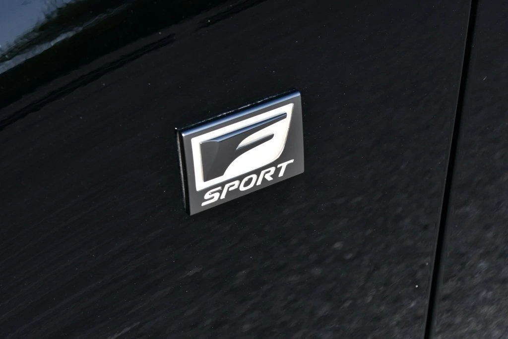 2015 Lexus RC - Image 11 of 31