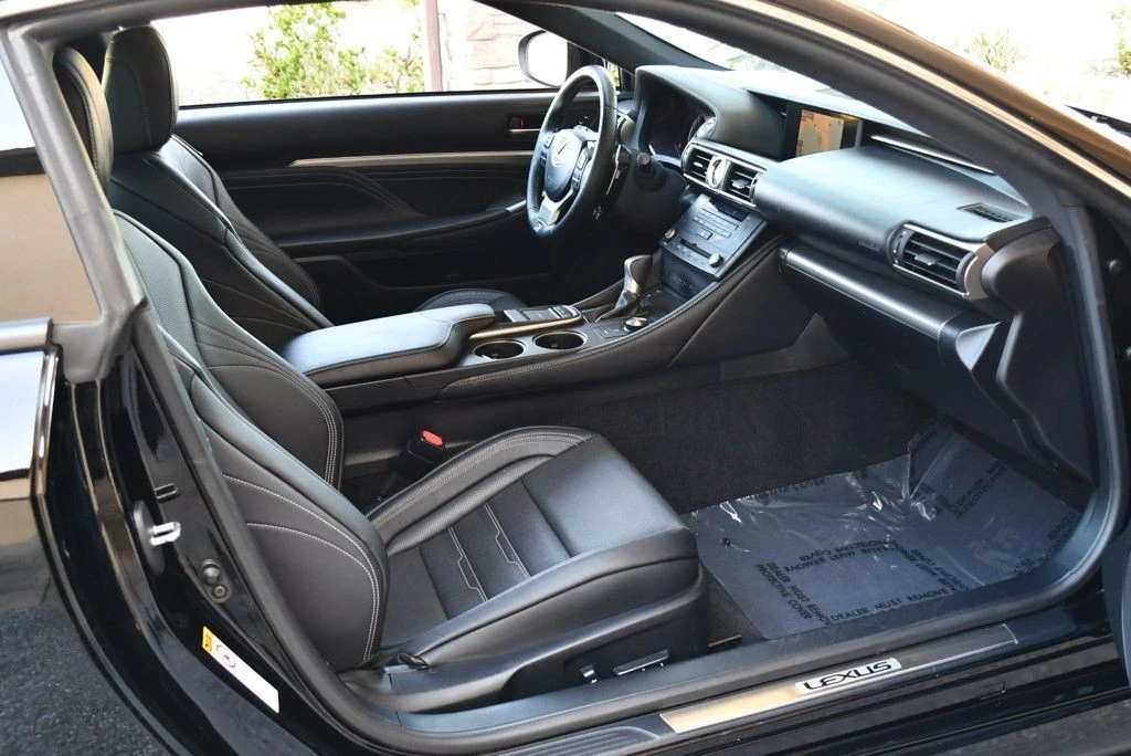 2015 Lexus RC - Image 19 of 31