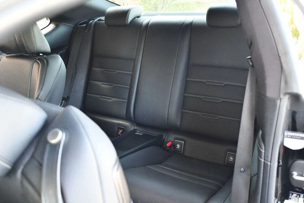 2015 Lexus RC - Image 16 of 31
