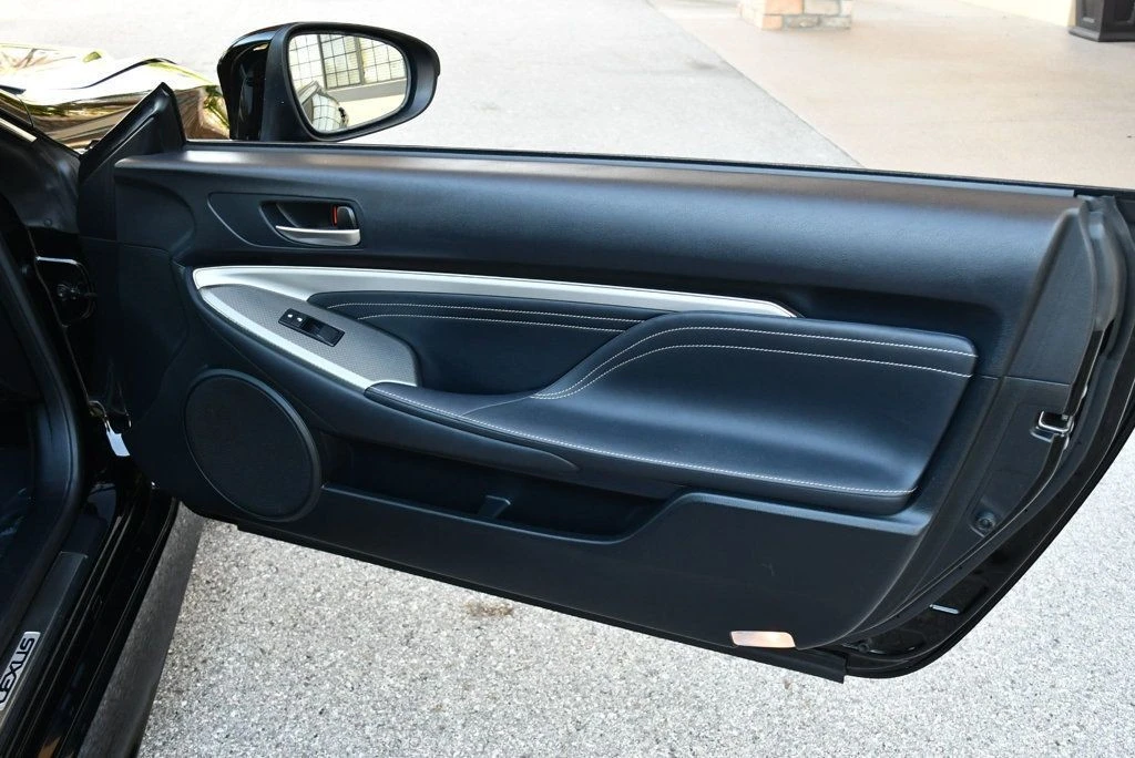 2015 Lexus RC - Image 20 of 31