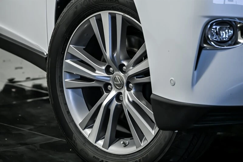 2015 Lexus RC - Image 3 of 29