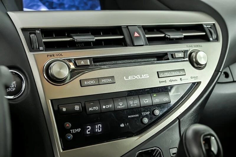 2015 Lexus RC - Image 24 of 29