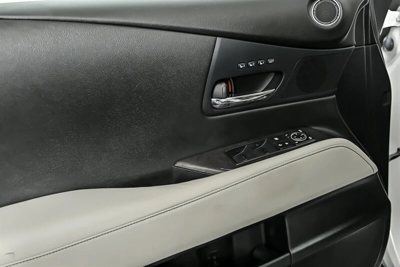 2015 Lexus RC - Image 13 of 29