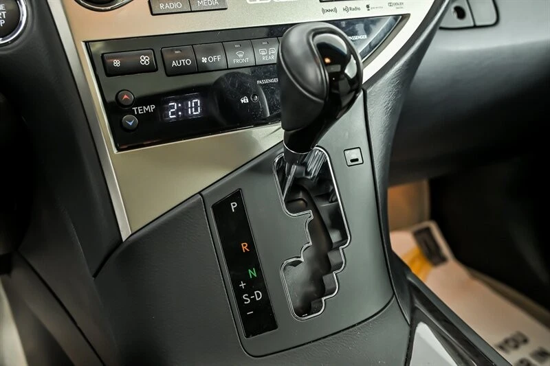 2015 Lexus RC - Image 26 of 29