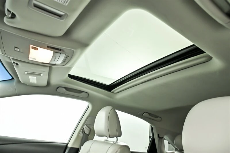 2015 Lexus RC - Image 16 of 29