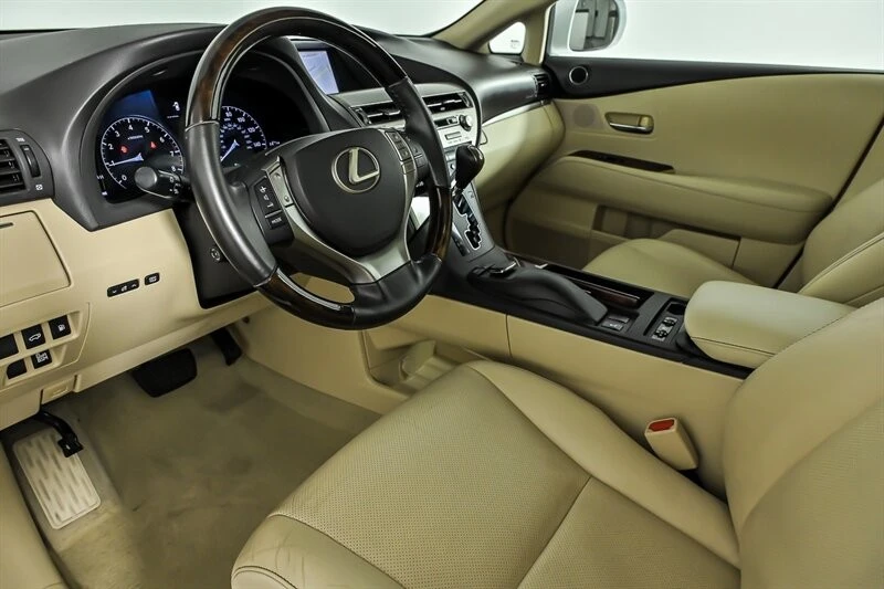 2015 Lexus RC - Image 15 of 31