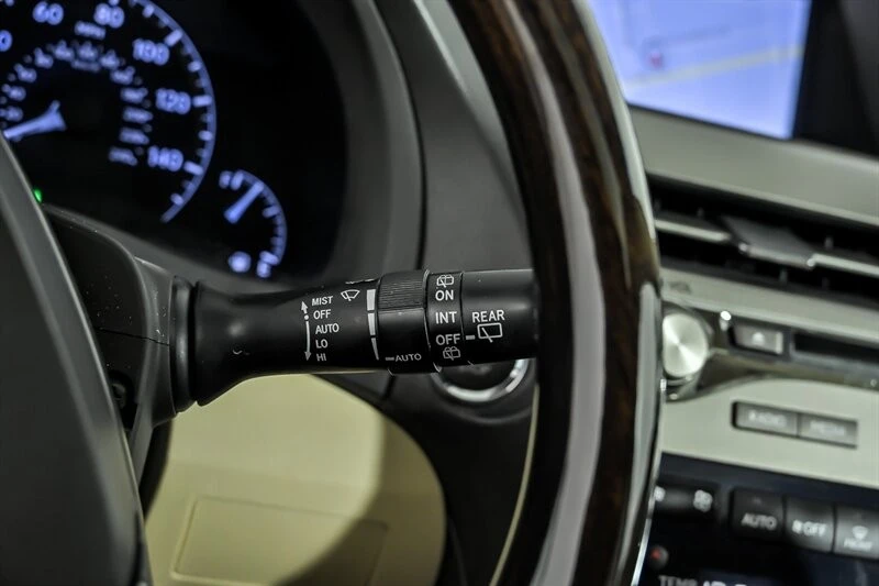 2015 Lexus RC - Image 25 of 31