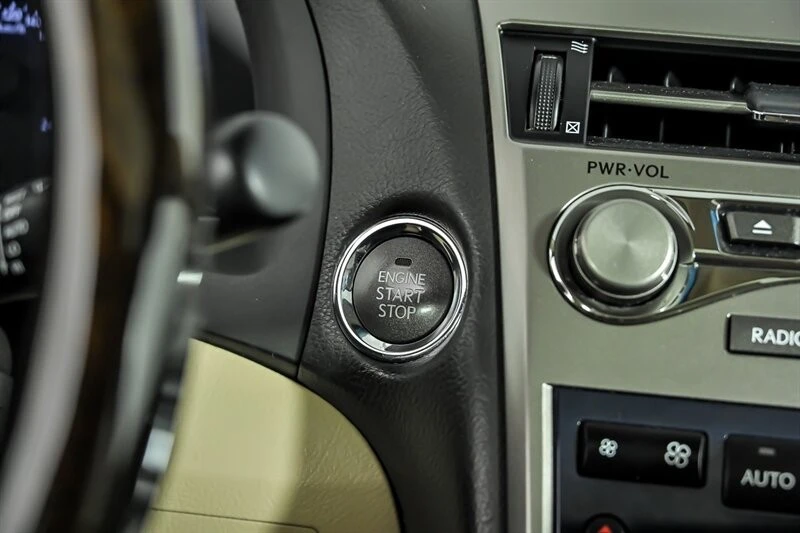 2015 Lexus RC - Image 26 of 31