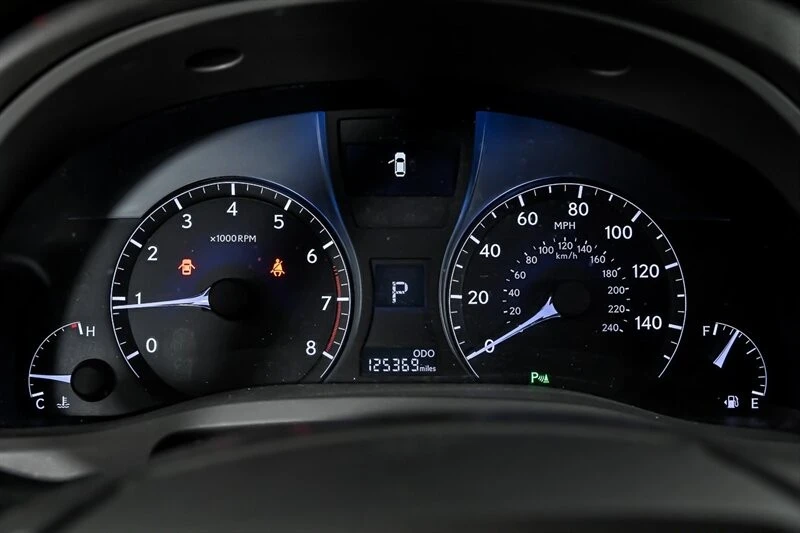 2015 Lexus RC - Image 22 of 31