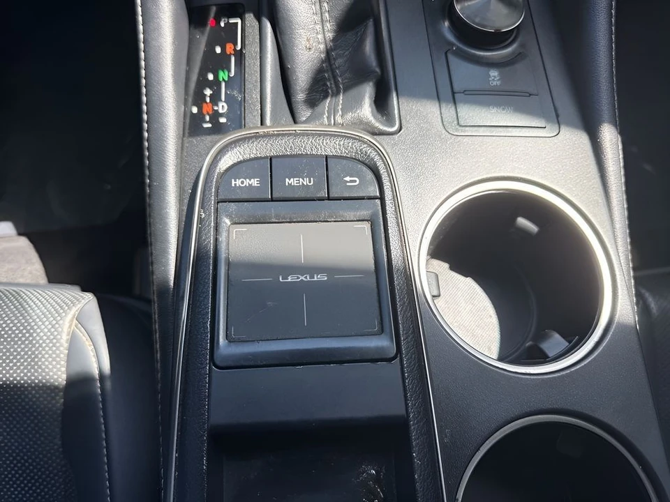 2015 Lexus RC - Image 18 of 31