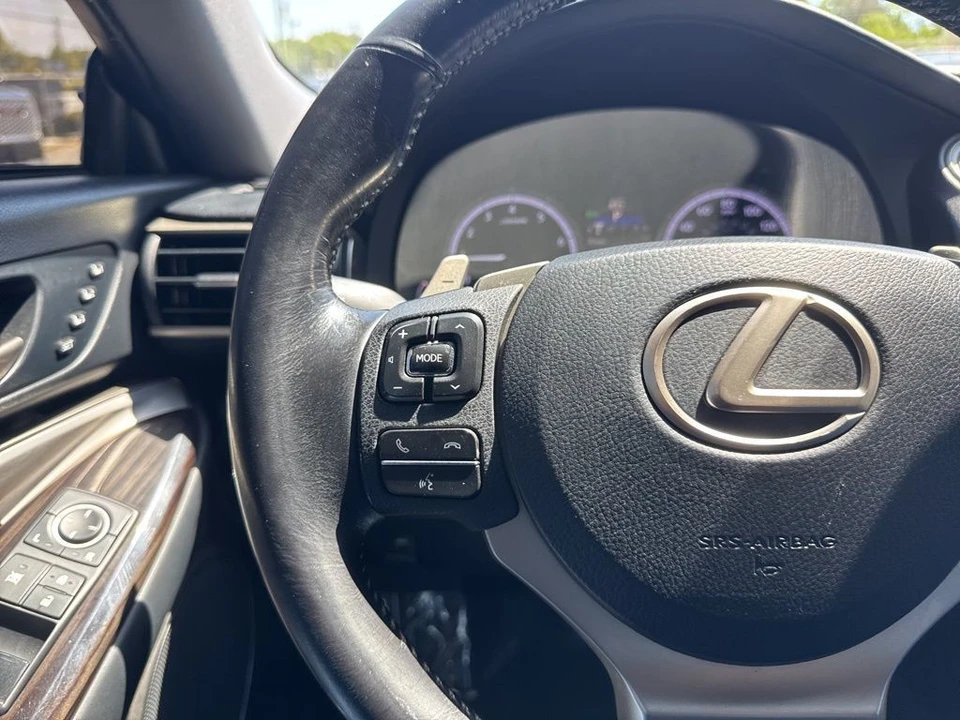 2015 Lexus RC - Image 15 of 31
