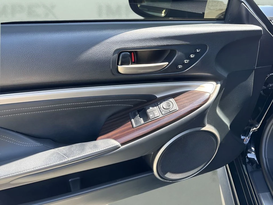 2015 Lexus RC - Image 29 of 31