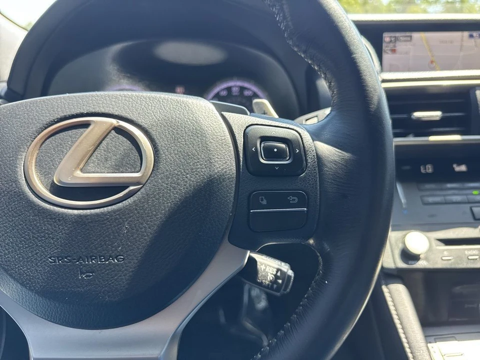 2015 Lexus RC - Image 16 of 31