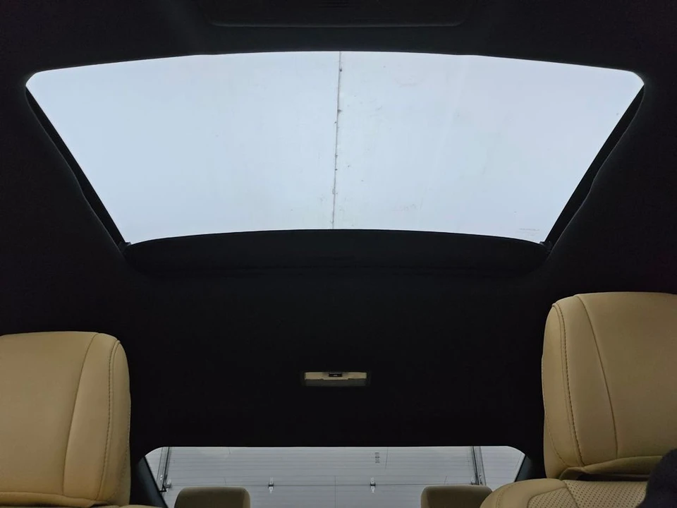 2015 Lexus RC - Image 3 of 12
