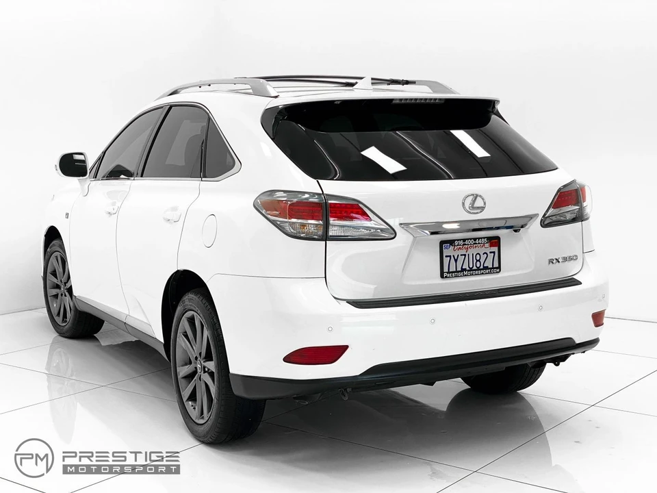 2015 Lexus RC - Image 4 of 31