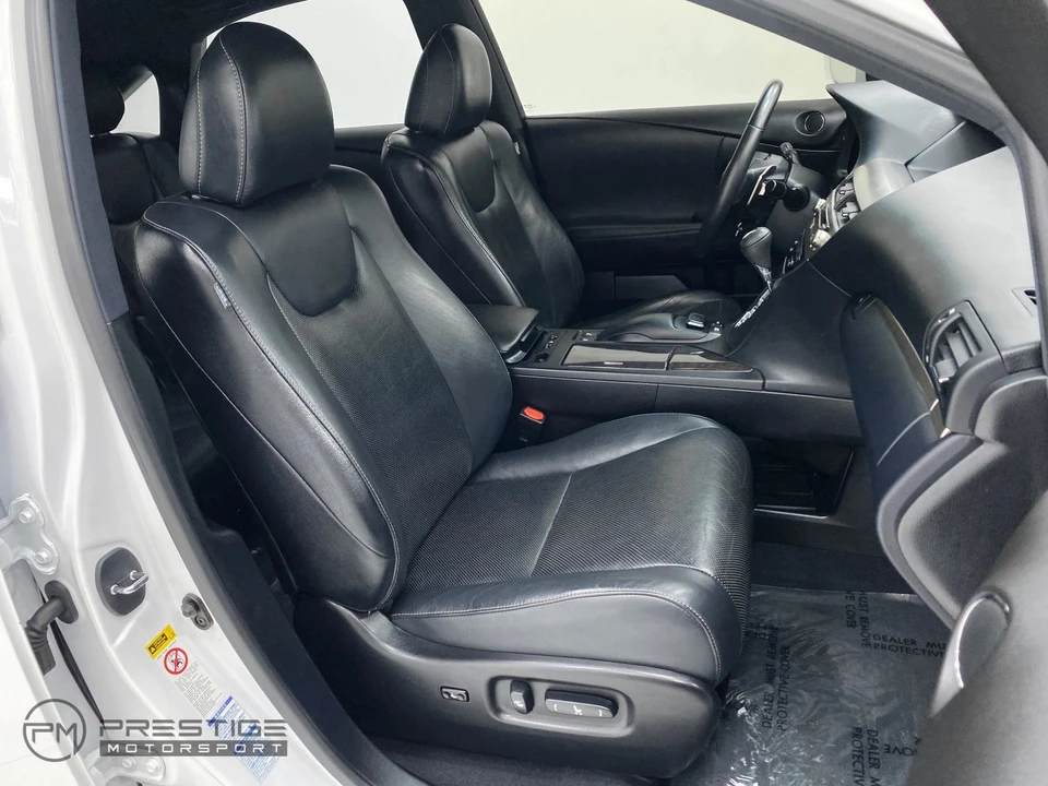 2015 Lexus RC - Image 16 of 31
