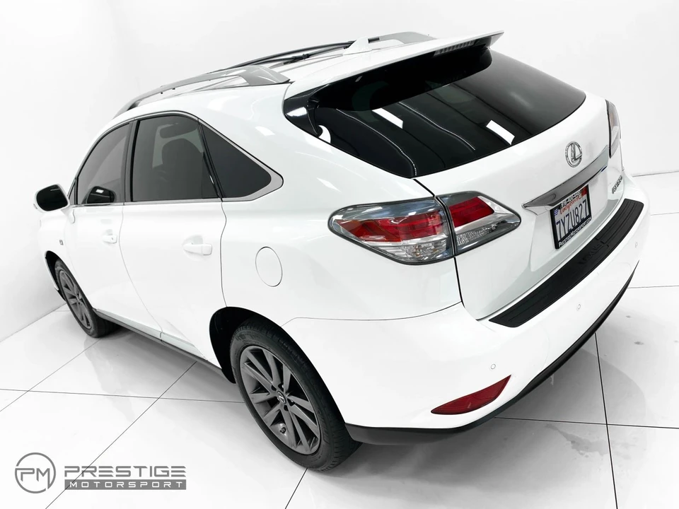 2015 Lexus RC - Image 26 of 31