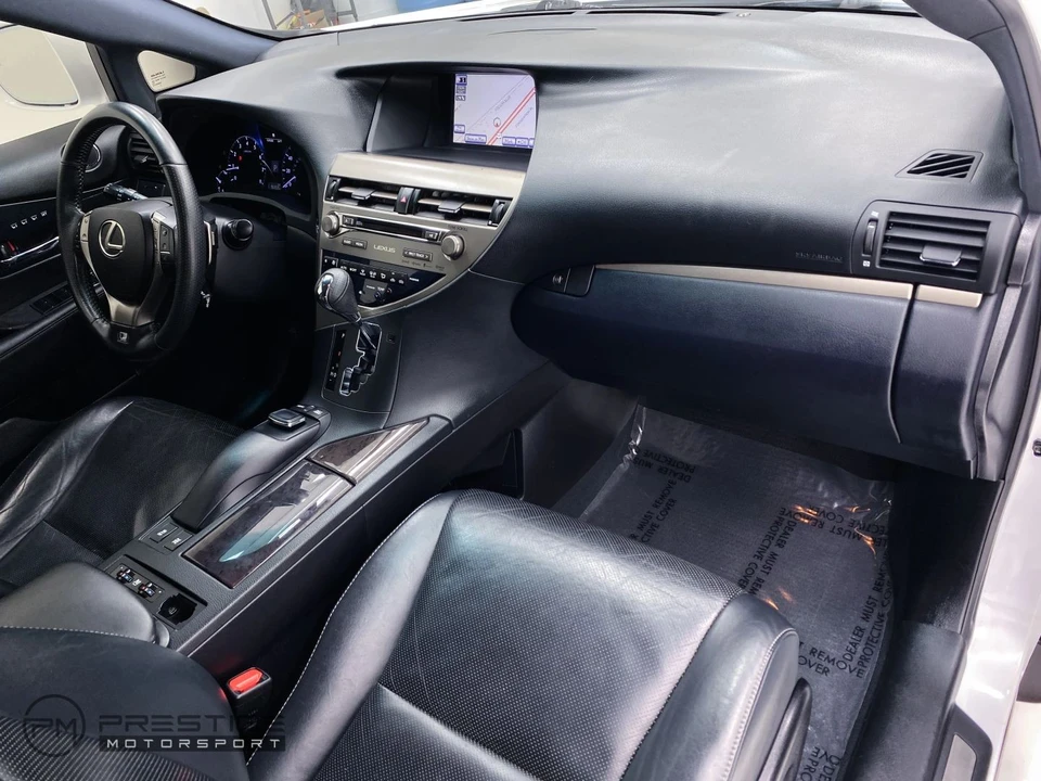 2015 Lexus RC - Image 15 of 31