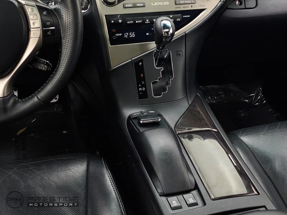 2015 Lexus RC - Image 23 of 31