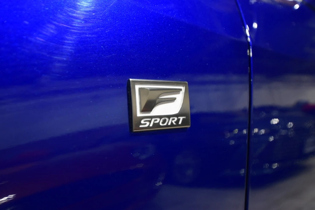 2015 Lexus RC - Image 7 of 12