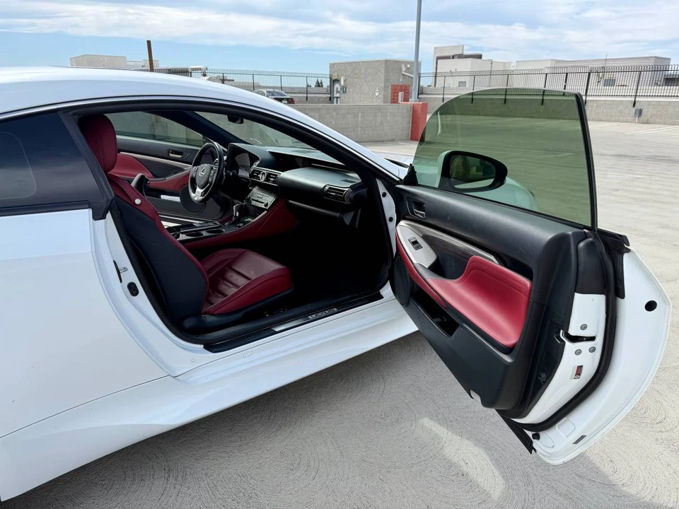 2015 Lexus RC - Image 10 of 14