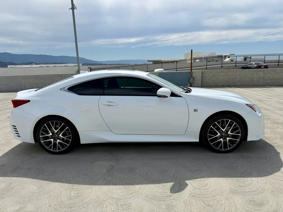 2015 Lexus RC - Image 8 of 14