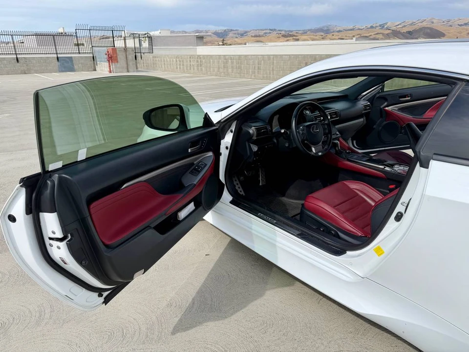 2015 Lexus RC - Image 9 of 14