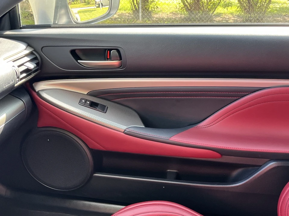 2015 Lexus RC - Image 14 of 19