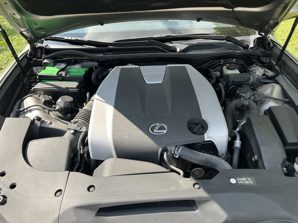 2015 Lexus RC - Image 18 of 19