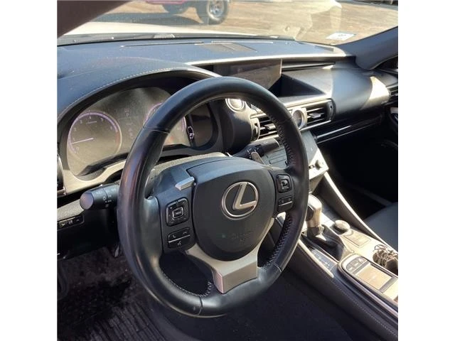 2015 Lexus RC - Image 17 of 21