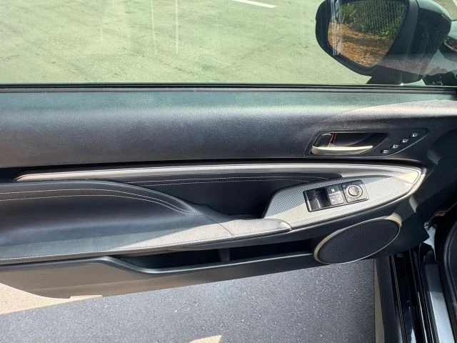 2015 Lexus RC - Image 26 of 31