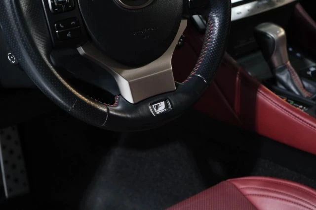 2015 Lexus RC - Image 19 of 21
