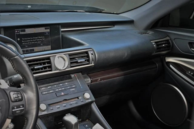 2015 Lexus RC - Image 8 of 15