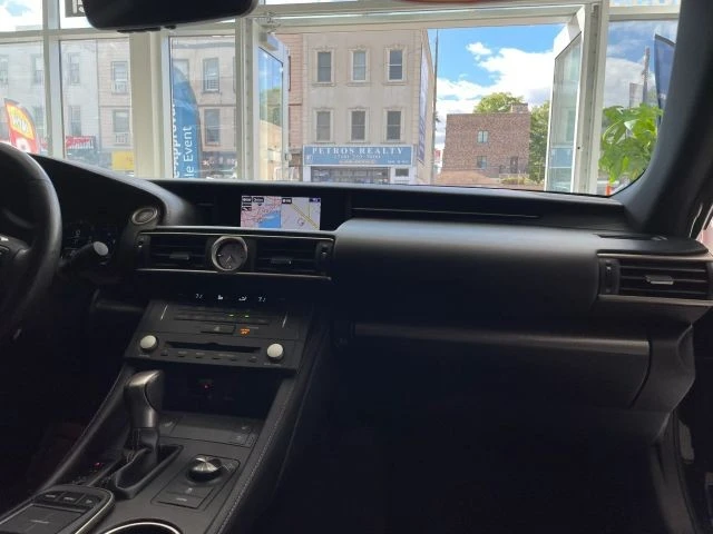 2015 Lexus RC - Image 23 of 29