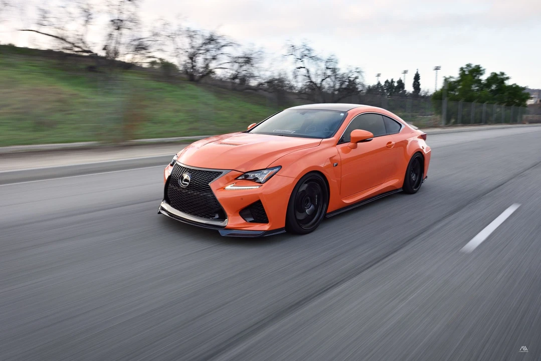 2015 Lexus RC F - Image 2 of 4