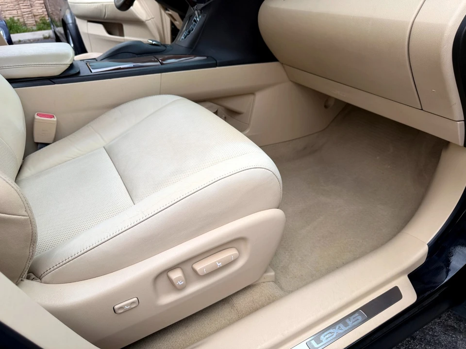 2015 Lexus RC - Image 29 of 31