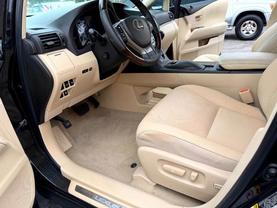2015 Lexus RC - Image 23 of 31