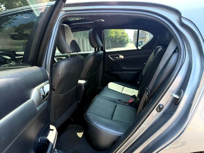 2015 Lexus CT - Image 16 of 20