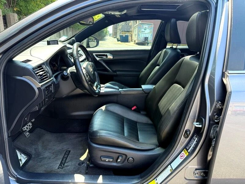 2015 Lexus CT - Image 13 of 20