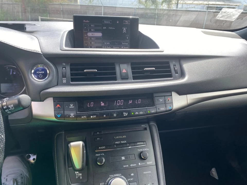 2015 Lexus CT - Image 12 of 14