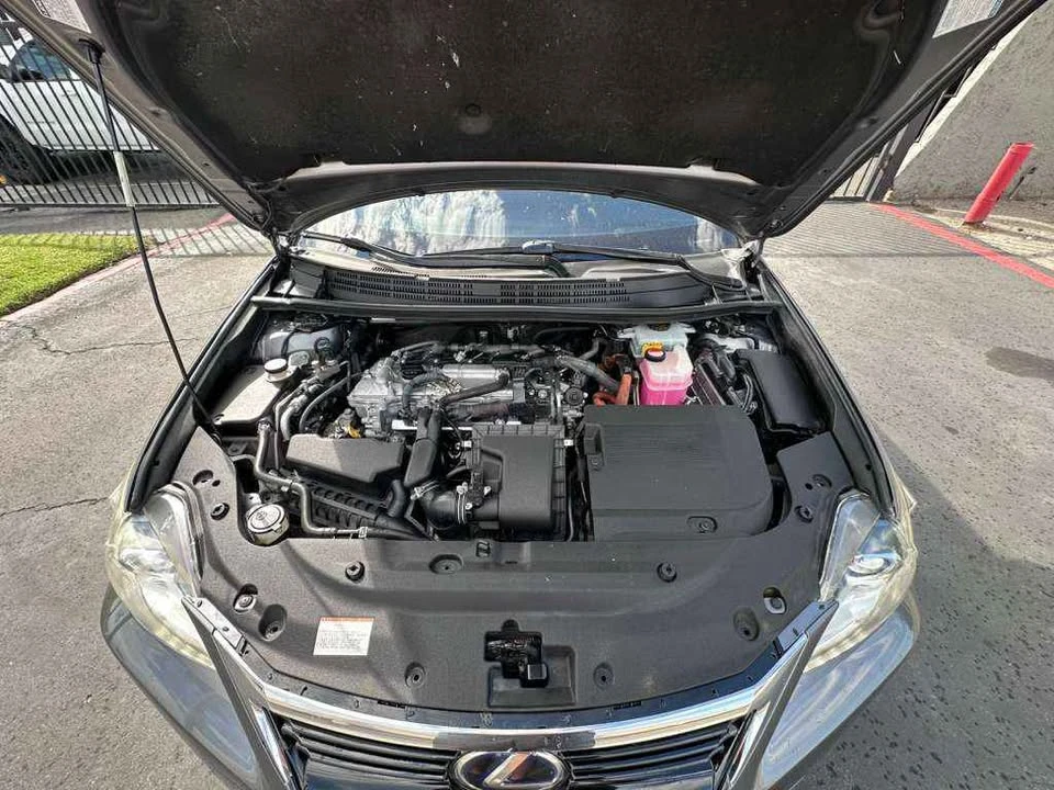 2015 Lexus CT - Image 9 of 10