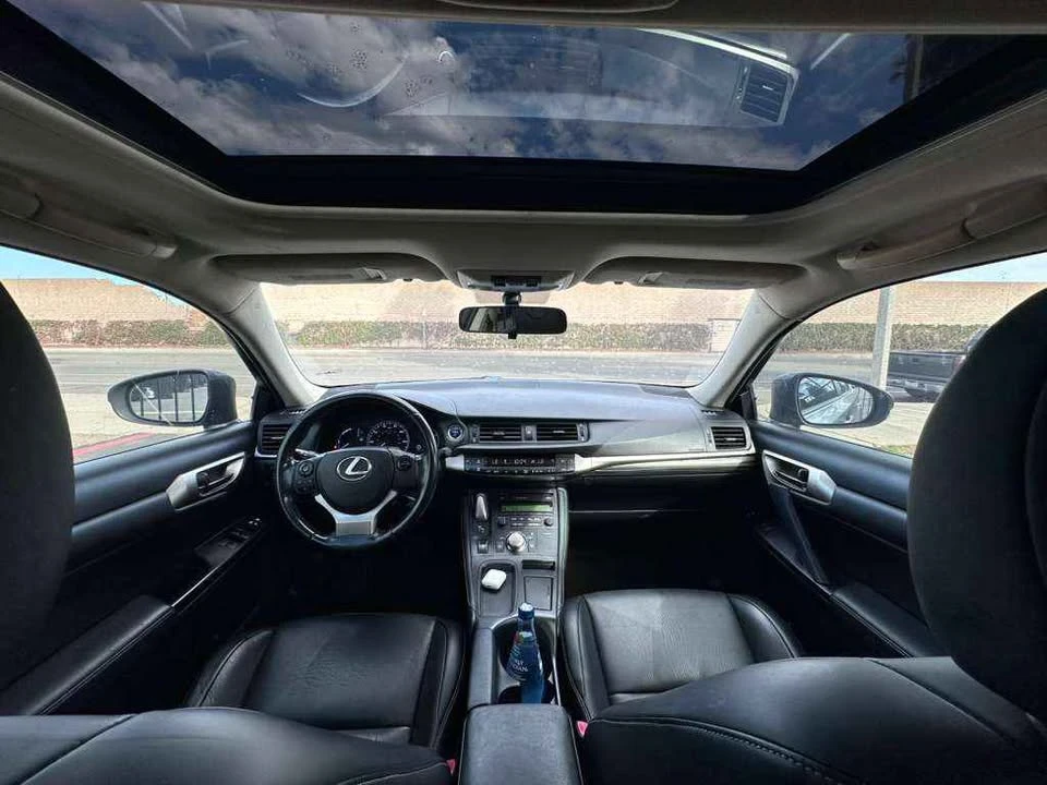 2015 Lexus CT - Image 8 of 10