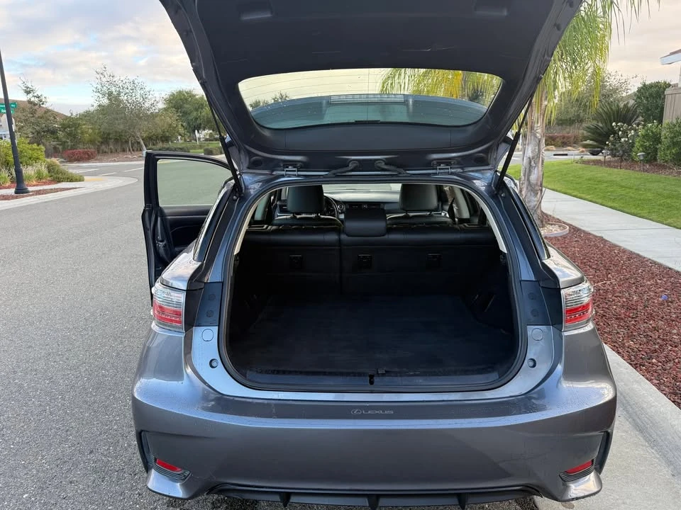 2015 Lexus CT - Image 12 of 15